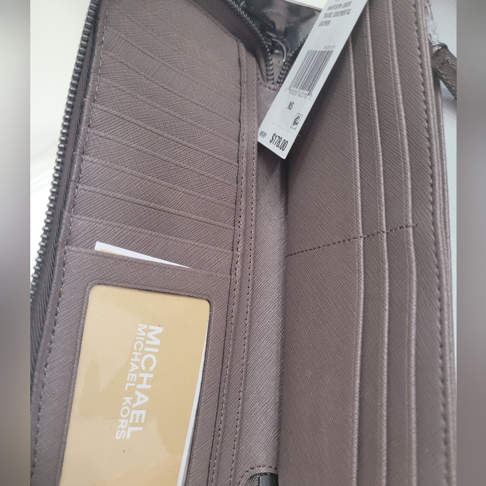 NWT Michael Kors Leather Travel Continental Wallet Wristlet in Taupe - Picture 8 of 10